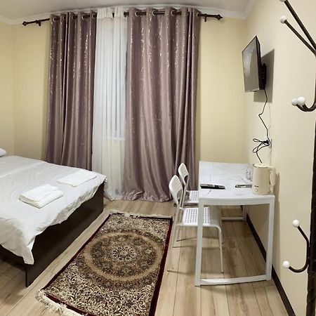 Adi Hotel ビシュケク エクステリア 写真