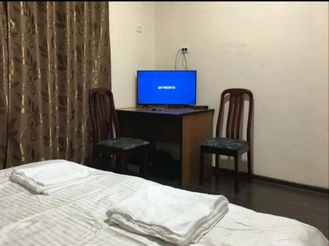 Adi Hotel ビシュケク エクステリア 写真