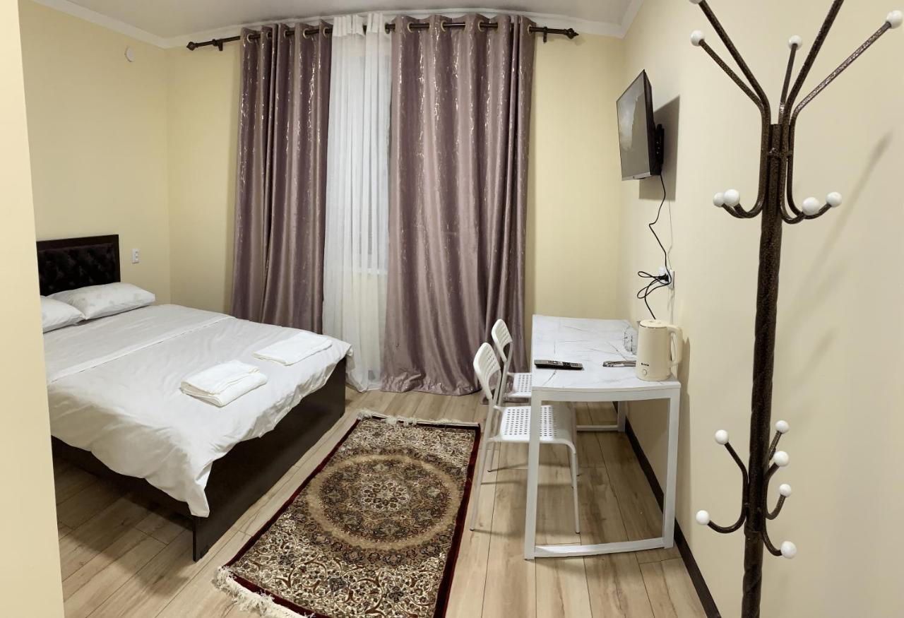 Adi Hotel ビシュケク エクステリア 写真