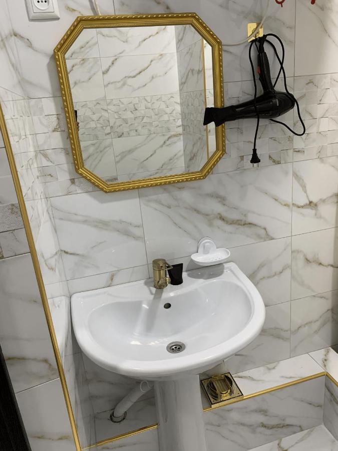 Adi Hotel ビシュケク エクステリア 写真